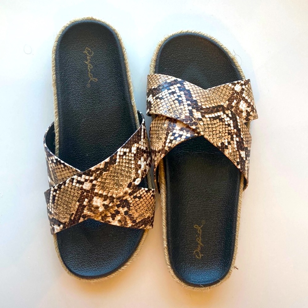 NEW, NIB, NWT, Snakeskin print sandals, size 6